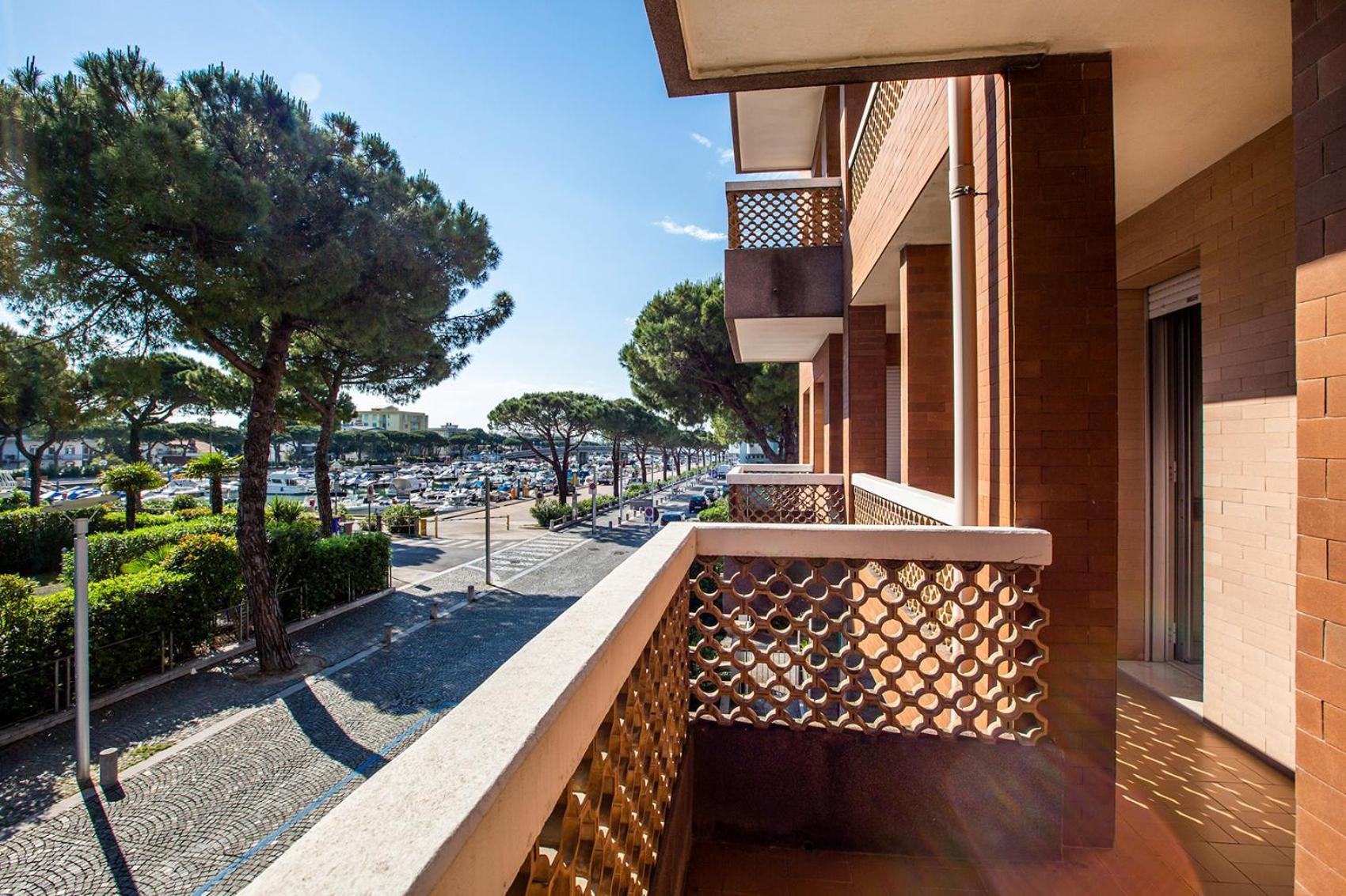 Condominio Italia Lignano Sabbiadoro Exterior photo